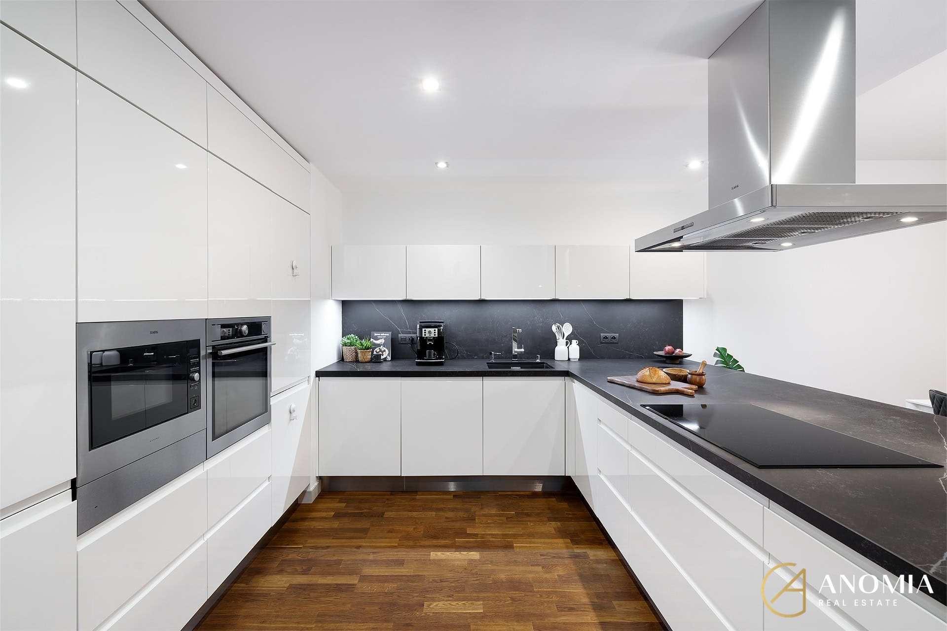 1920x1920wm2404202128-5bf67-prodej-bytu-3-kk-116-m2-praha-smichov-dsc00566-5f5e247aa0-3301948060