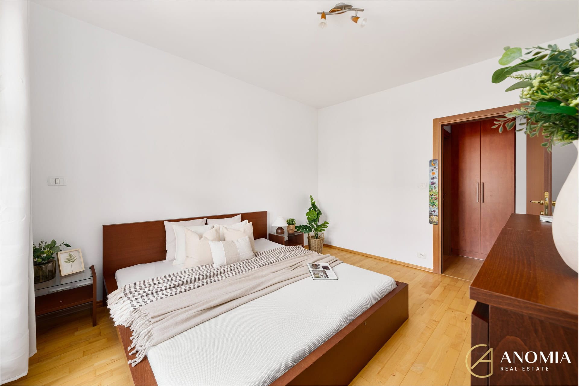 1920x1920wm2404202128-6a6cb-prodej-bytu-3-kk-88-m2-s-lodzii-10m2-parkovacim-stanim-a-velkym-sklepem-praha-dejvice-dsc04565-05b0247aa0-1945514454