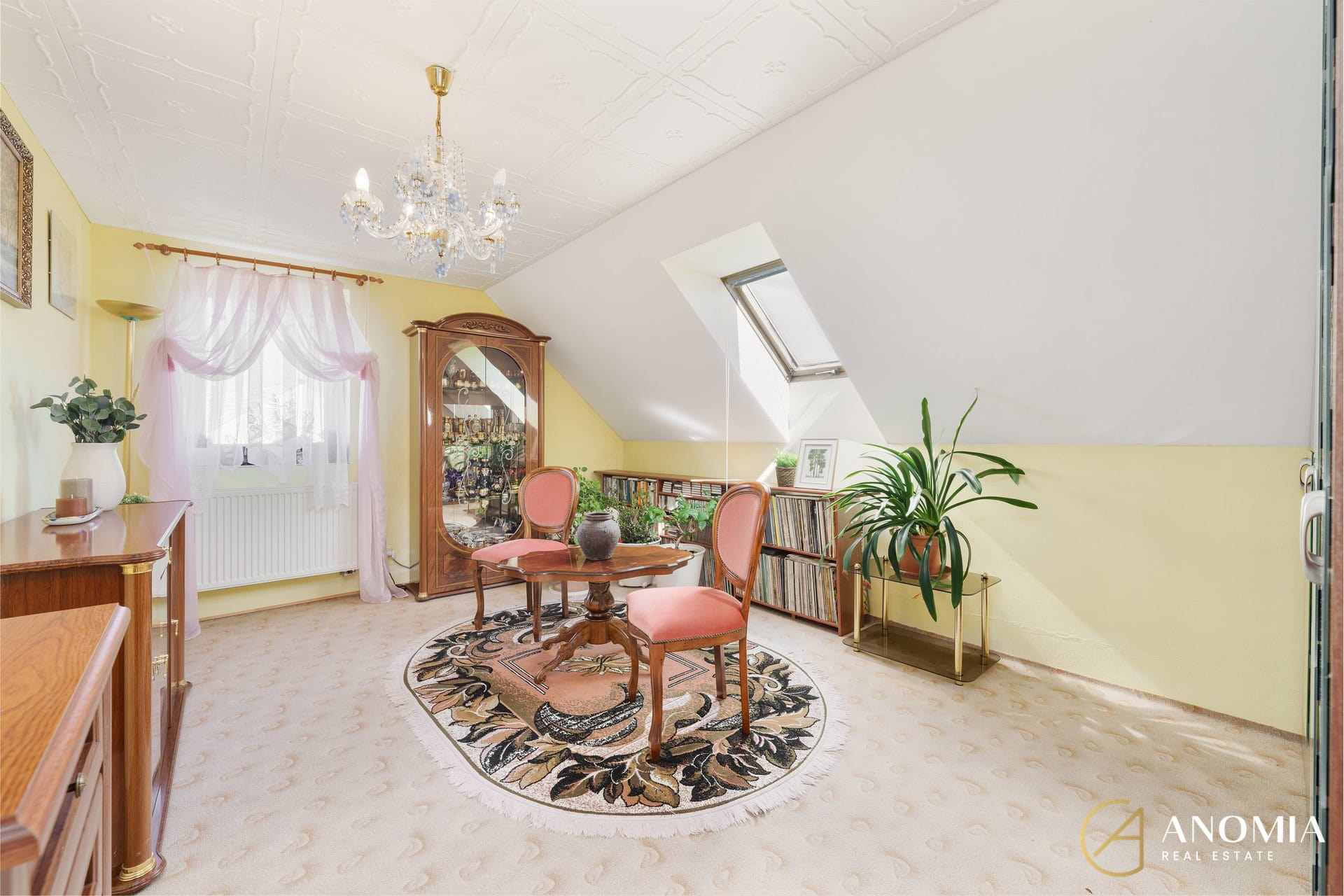 1920x1920wm2404202128-068b3-prodej-rodinneho-domu-3-kk-11577-m2-pozemek-460-m2-kvetnice-u-prahy-dsc00848-d9323bf9d0-1769038447