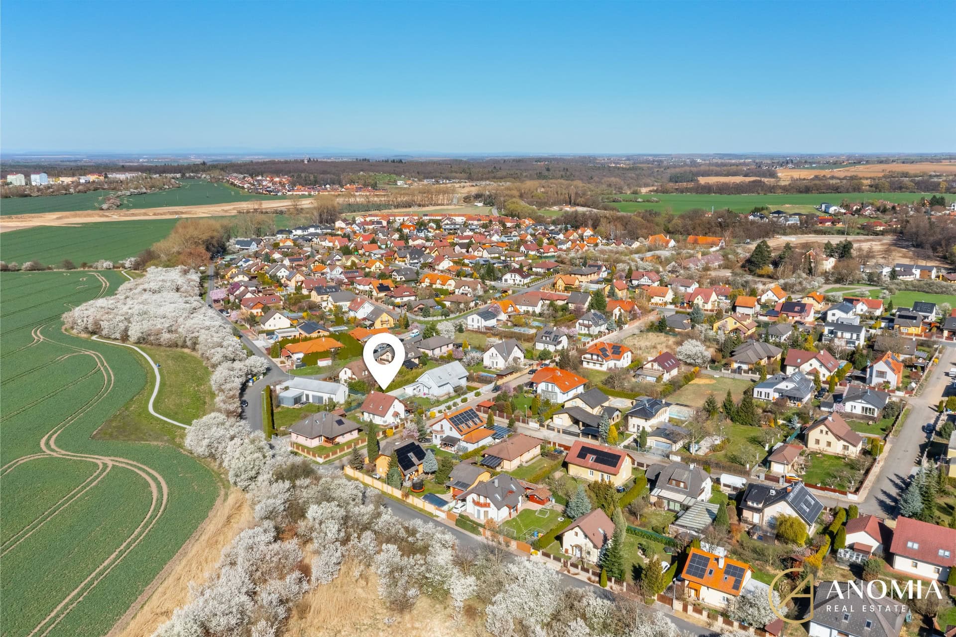 1920x1920wm2404202128-1c154-prodej-rodinneho-domu-3-kk-11577-m2-pozemek-460-m2-kvetnice-u-prahy-dji-0100-262b3bf9d0-2181703364