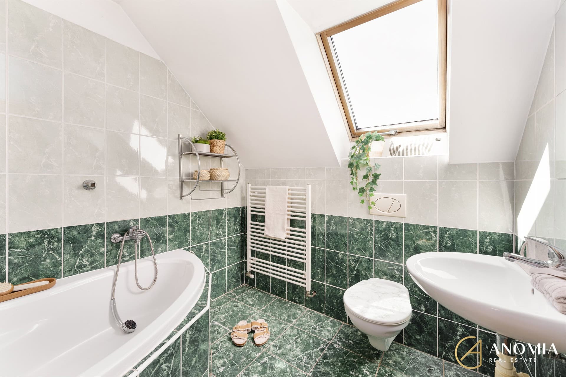 1920x1920wm2404202128-cf9fc-prodej-rodinneho-domu-3-kk-11577-m2-pozemek-460-m2-kvetnice-u-prahy-dsc00861-13933bf9d0-307719487