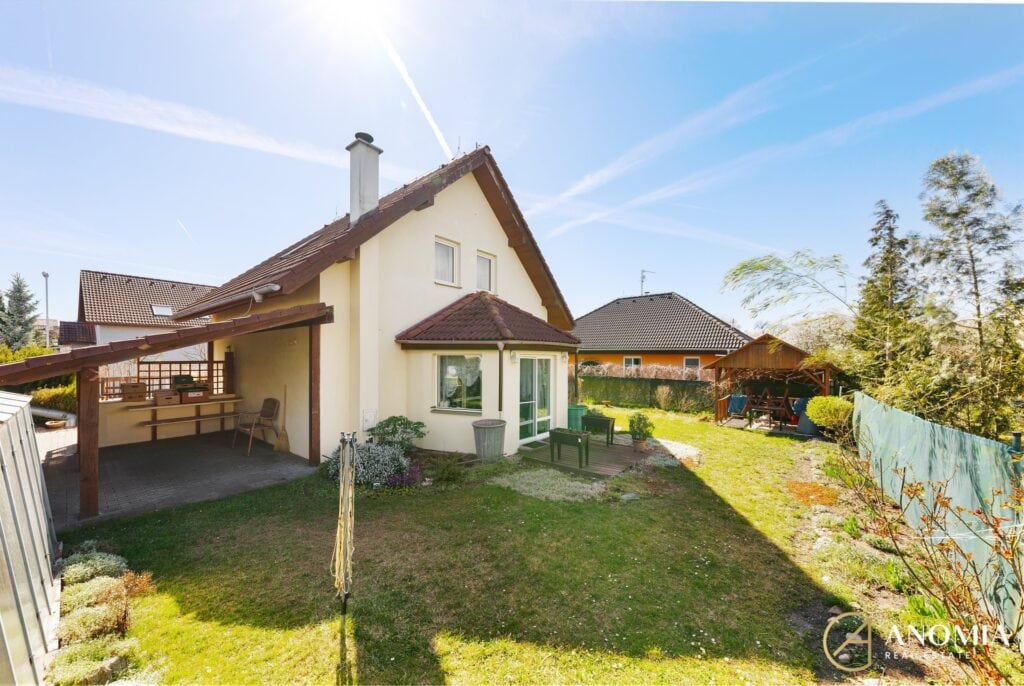 1920x1920wm2404202128 da992 prodej rodinneho domu 3 kk 11577 m2 pozemek 460 m2 kvetnice u prahy dsc00899 bf6b3bf9d0 1759690538